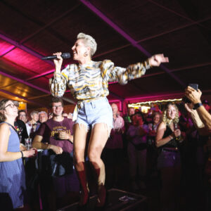 Alexandra Hofmann an der Warm-up-Party