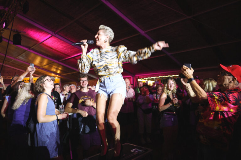 Alexandra Hofmann an der Warm-up-Party